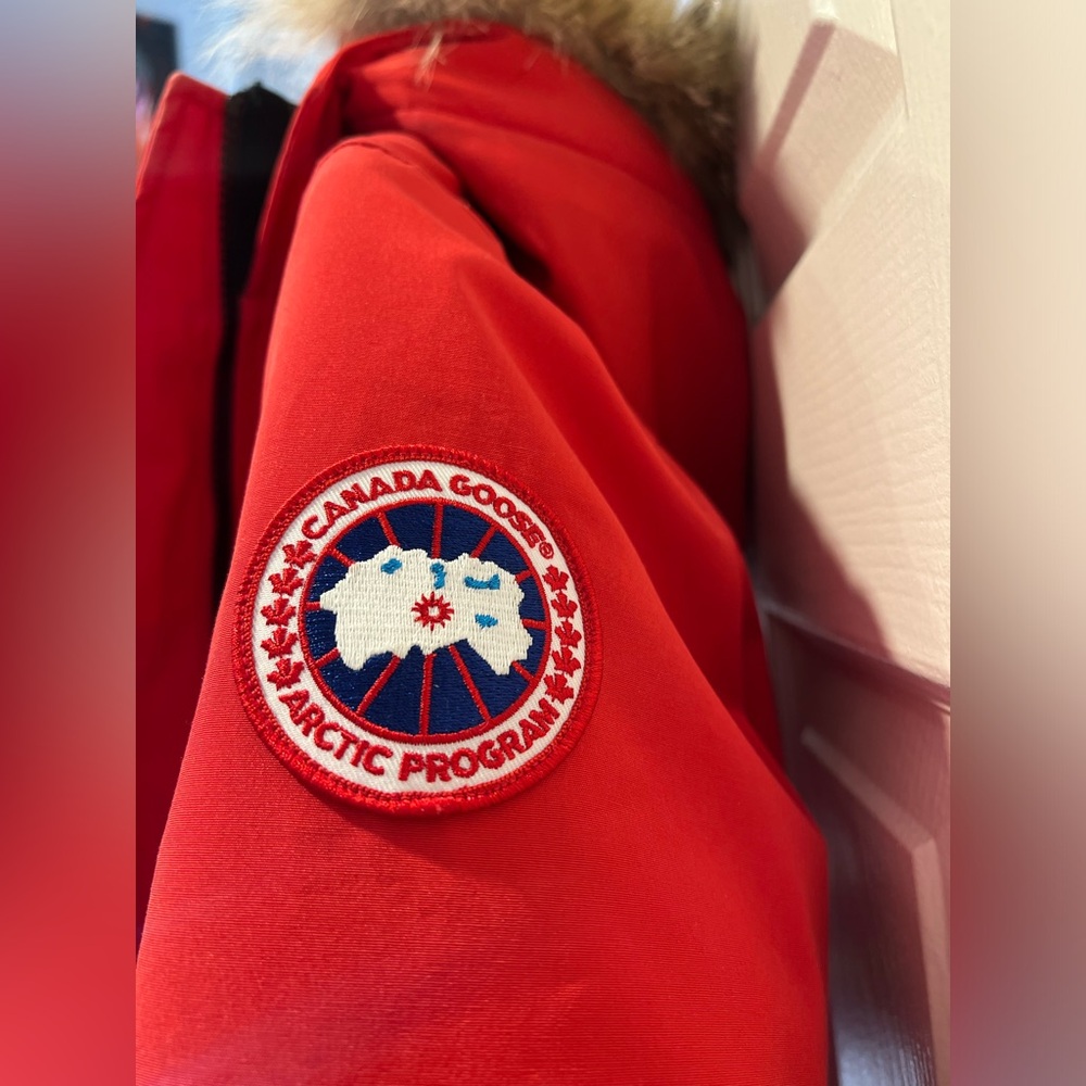 CANADA GOOSE Red Women's Kensington Parka Winter Coat with Fur Hood